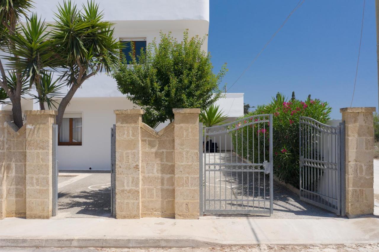 Vidamarina - Camere Al Mare Torre Lapillo Buitenkant foto